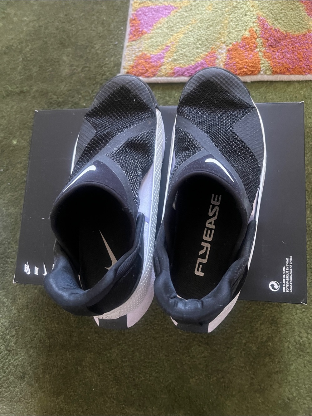 Nike Men’s/women  FlyEase Slip-On Sneakers - Black/White size 7.5